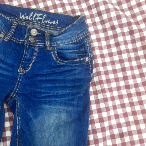 🍀3/15 Wallflower Woman's Jean Shorts - Picture 3 of 8